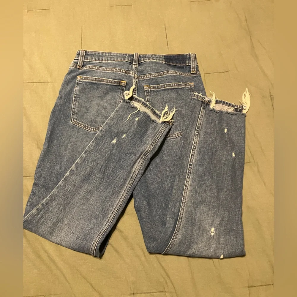 Abercrombie & Fitch Curve Love Skinny High Rise Distressed Straight Leg Jeans 28